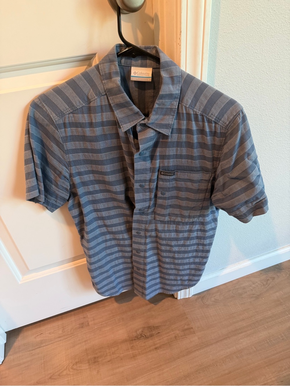 Columbia Men’s Blue Stripe Short-Sleeve Button-Down Shirt